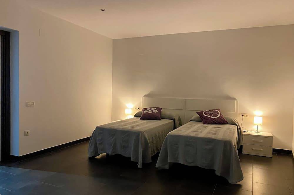 Casa Rural Espaciosa, Ubicación Única, con Jacuzzi, Apta p/ Mascotas, Rutas/btto in Peñarroya de Tastavins, Teruel Region