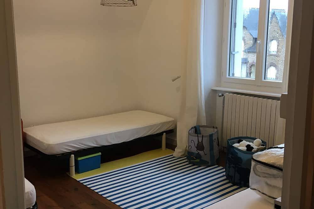 20/43 Hent Saint Gonéry 22820 Plougrescant. In the village 2 kms from the sea in Plougrescant, Pink Granite Coast