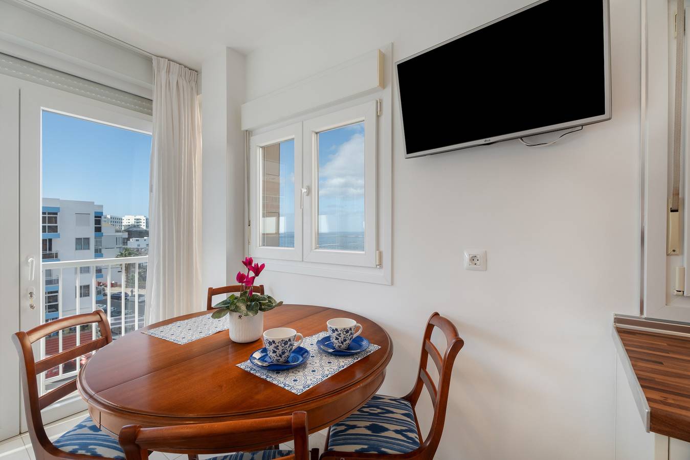 Appartement entier, Appartement de vacances 'Ocean View By Agüita Salada Suites' avec vue mer, balcon et Wi-Fi in Bajamar, San Cristóbal de La Laguna