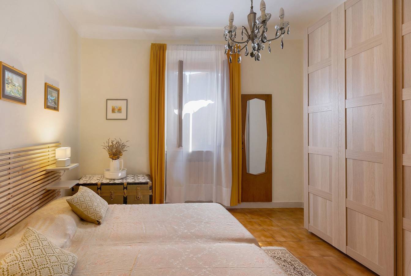 Ganze Wohnung, Ferienwohnung 'Corbei' mit Seeblick, gemeinsamer Terrasse und Wlan in Torri del Benaco, Gardasee-Berge