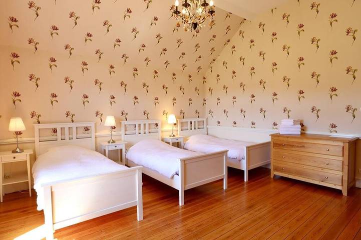 Location de vacances pour 24 personnes, avec jardin et terrasse dans Forrières - 4