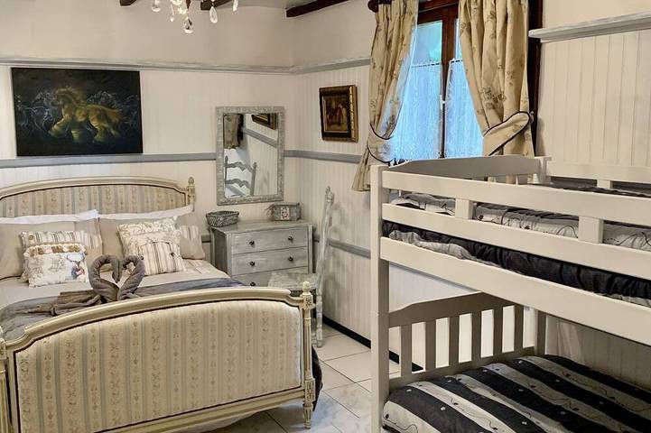 Gîte pour 6 personnes, avec jardin ainsi que piscine et jacuzzi à Jarzé - 2