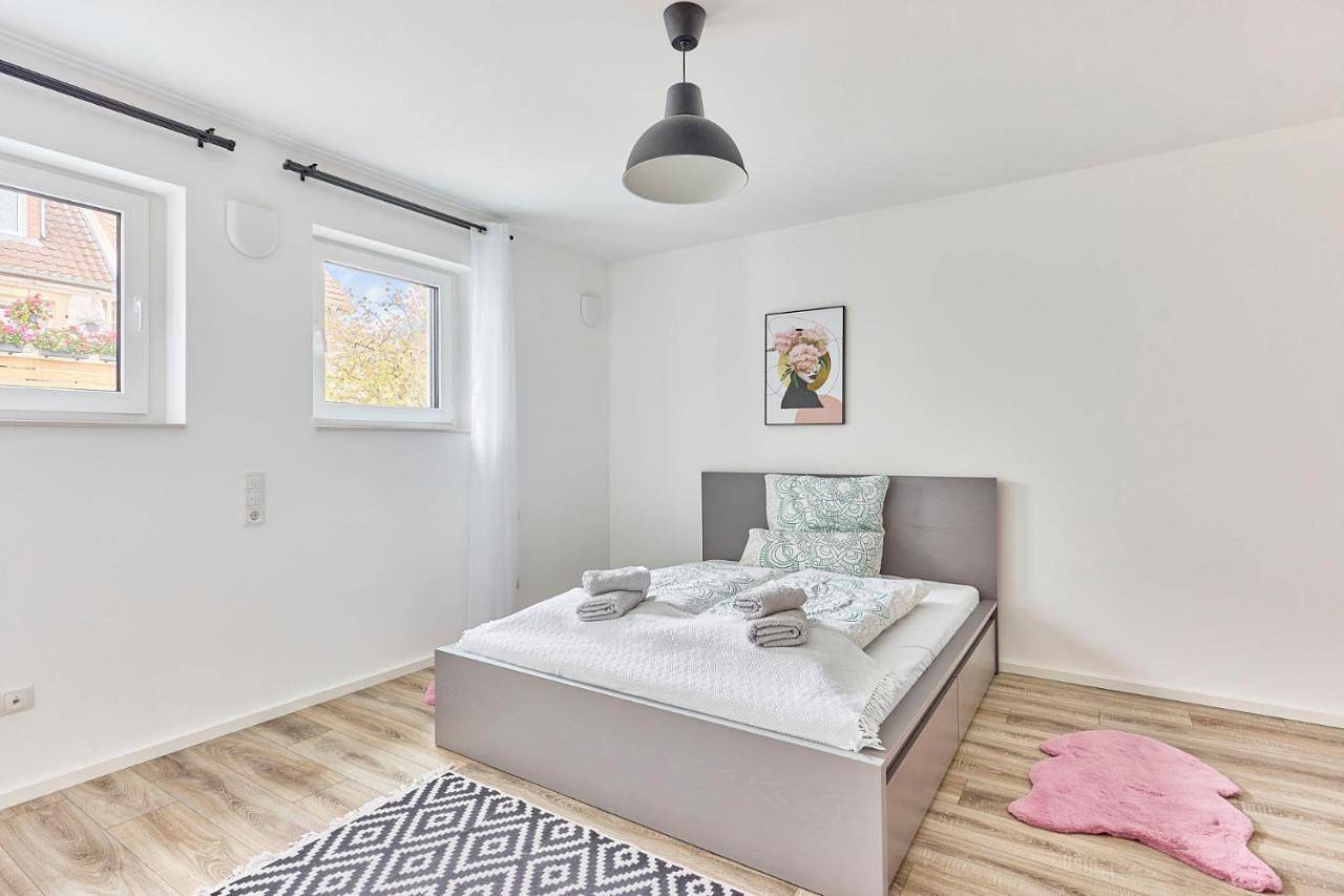 Ganze Wohnung, Two-Bedroom Apartment with Balcony in Bruchsal, Kraichgau