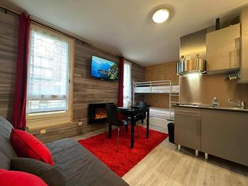Gîte pour 4 personnes, avec vue et piscine à Ustou
