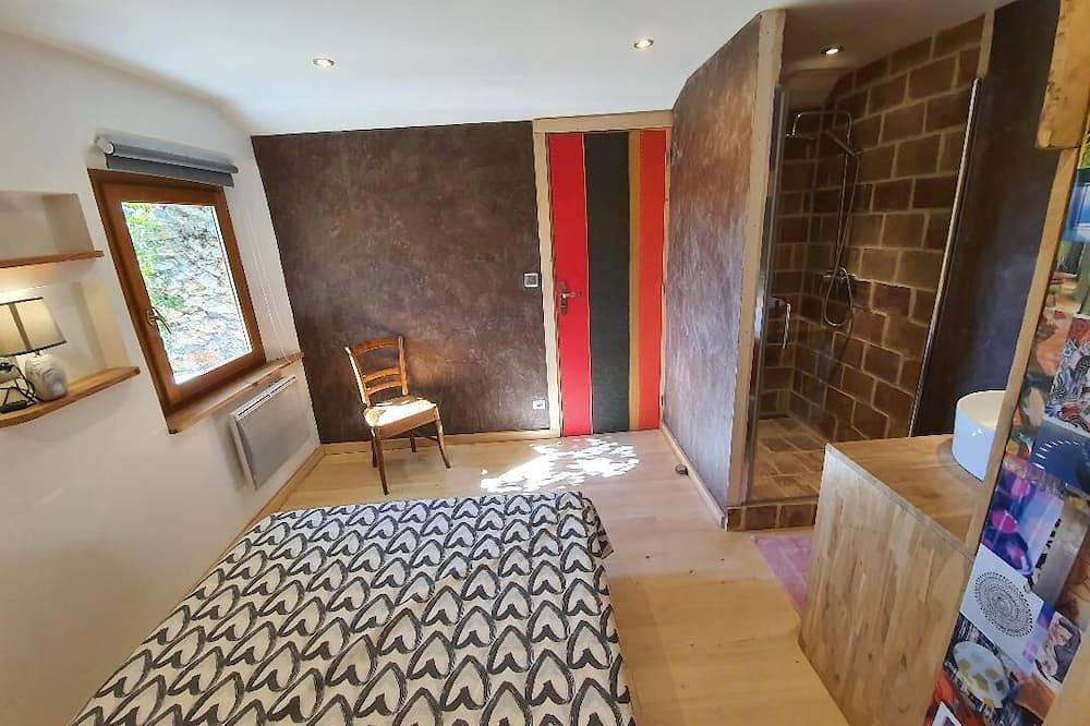 Entire apartment, Appartement de Charme Avec Vue en Coeur de Village Medieval en Provence - Verdon in Rians, Brignoles region