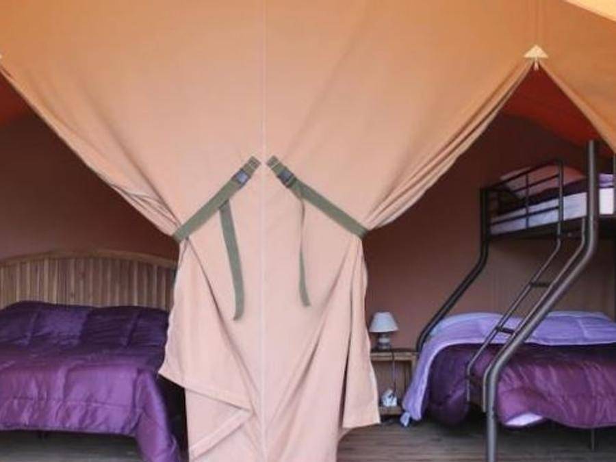Camping Les Rives du Céou - Safarizelt 5 personen - Victoria Lodge - ohne Sanitäranlagen 20 qm in Saint-Chamarand, Quercy