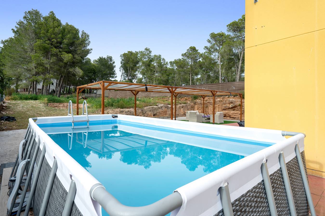 Maison de vacances 'Casa Scarlet' avec terrasse privée, jardin privé et Wi-Fi in Cabra del Camp, Alt Camp
