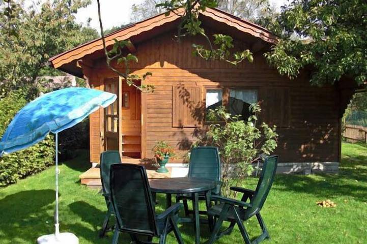 Bungalow für 4 Personen, mit Terrasse und Garten in Altenkirchen