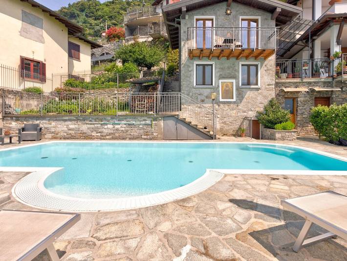 Ferienhaus für 2 Personen, mit Balkon und Terrasse sowie Garten und Pool in Gravedona