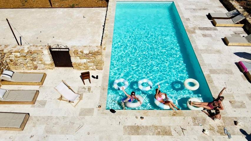 Gîte pour 20 personnes, avec piscine ainsi que vue et terrasse à Baron - 4