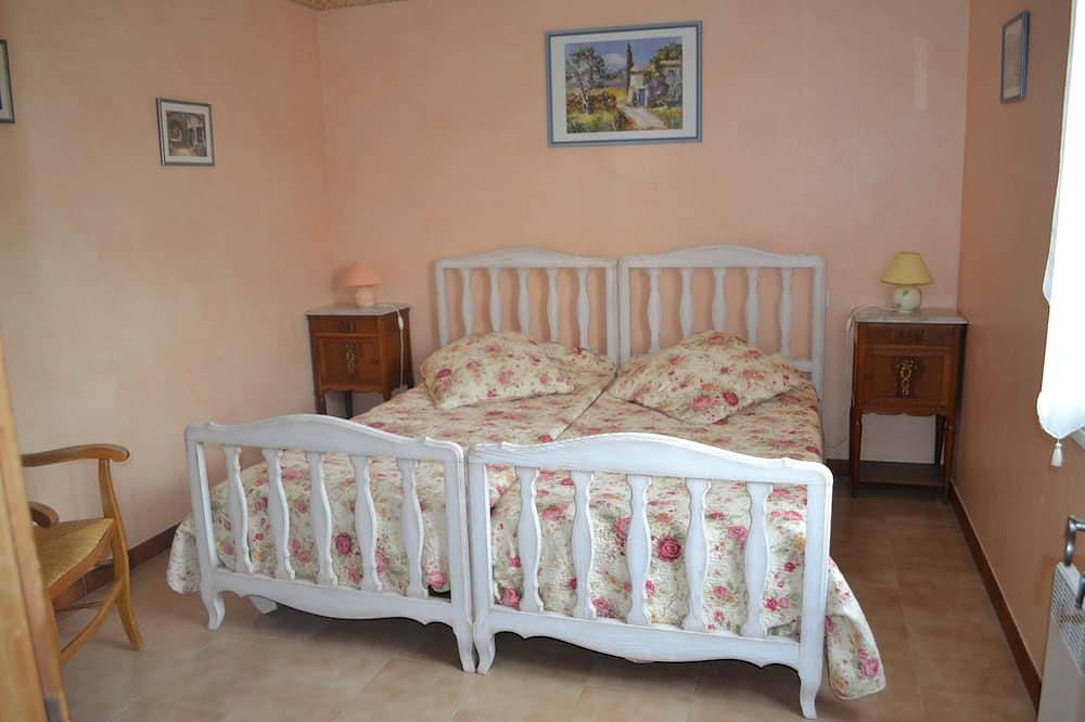 Entire apartment, Apartment with swimming pool in Roaix, Vaucluse