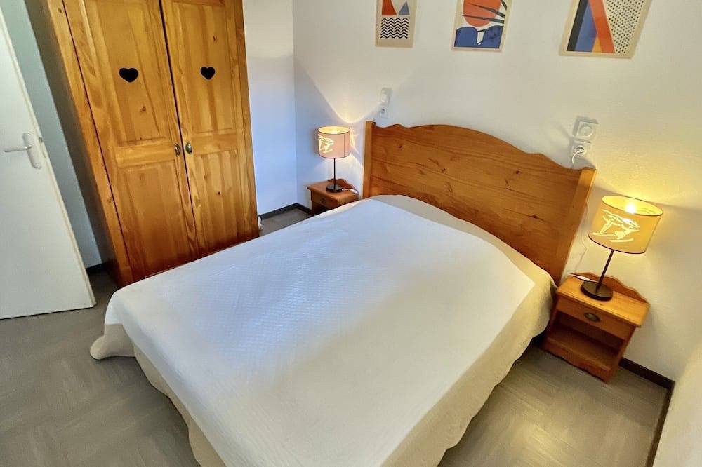 Ganze Wohnung, T2 vue Montagne, Accès Direct aux Pistes, Avec Piscine in Vars (station de ski), Vars