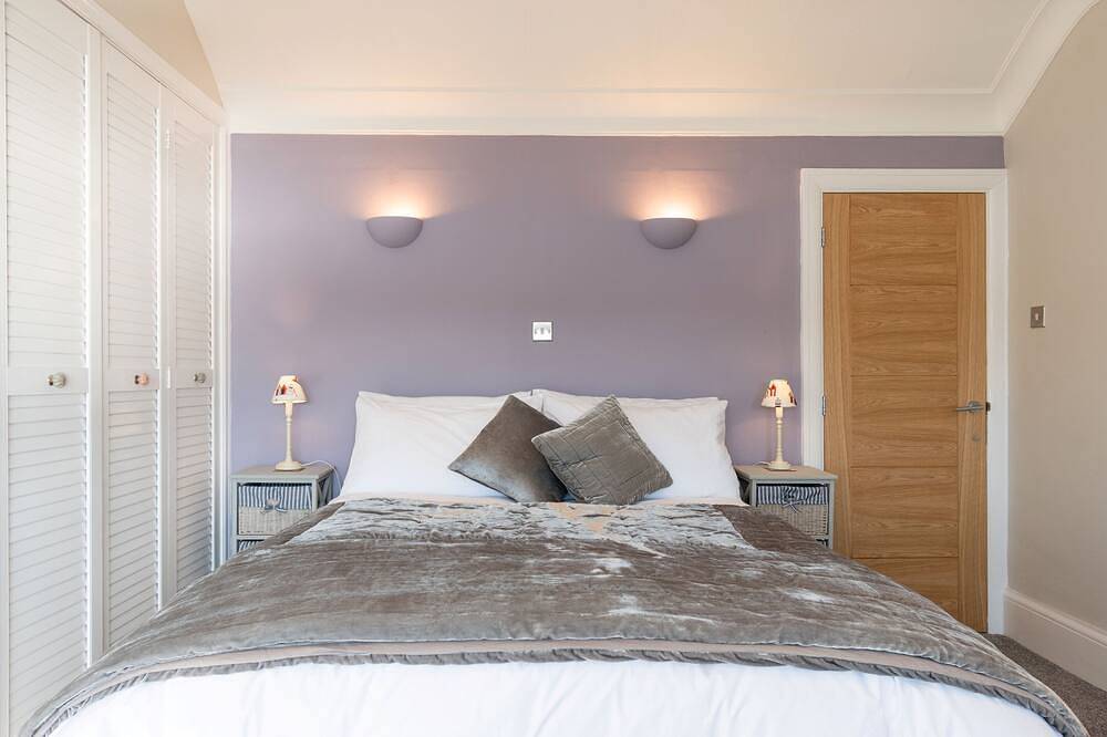 Walton - Three Bedroom Cottage, Sleeps 5 in Deganwy, Conwy region