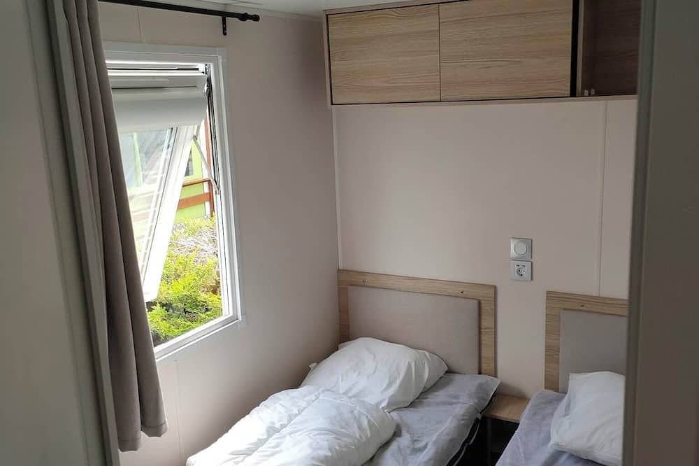 Comfortable mobile-home rental in a 4* campsite, Le lac des rêves. in Lattes, Côte d'Améthyste