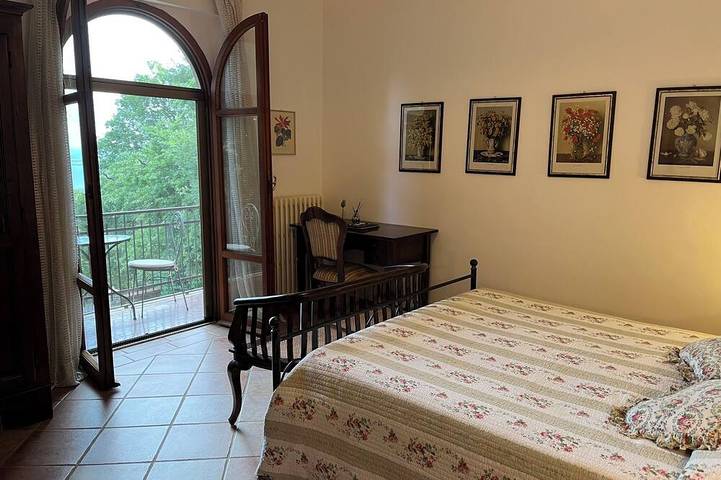 Lake-View Private Villa, Pool, Indoor-Outdoor Dining & Lounges in Tuoro sul Trasimeno, Lake Trasimeno
