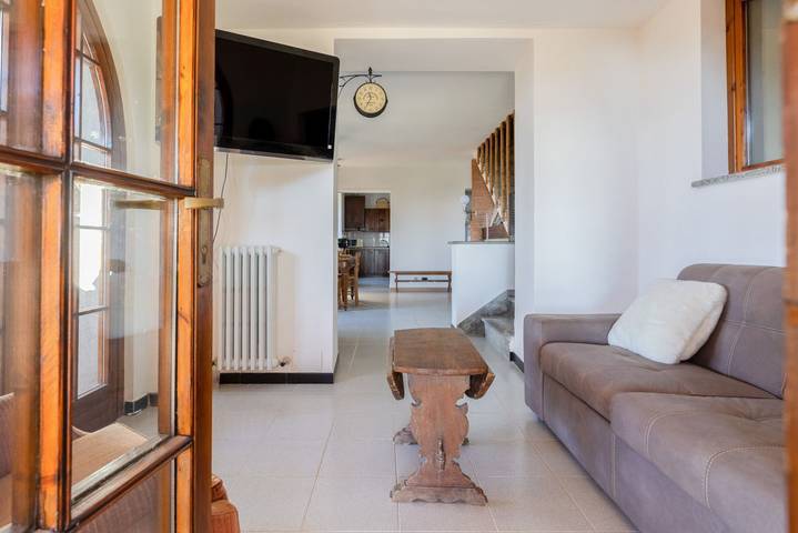 Appartamento intero, Guesthost - Villa Hannah in the hills with panoramic views in Passignano sul Trasimeno, Lago Trasimeno