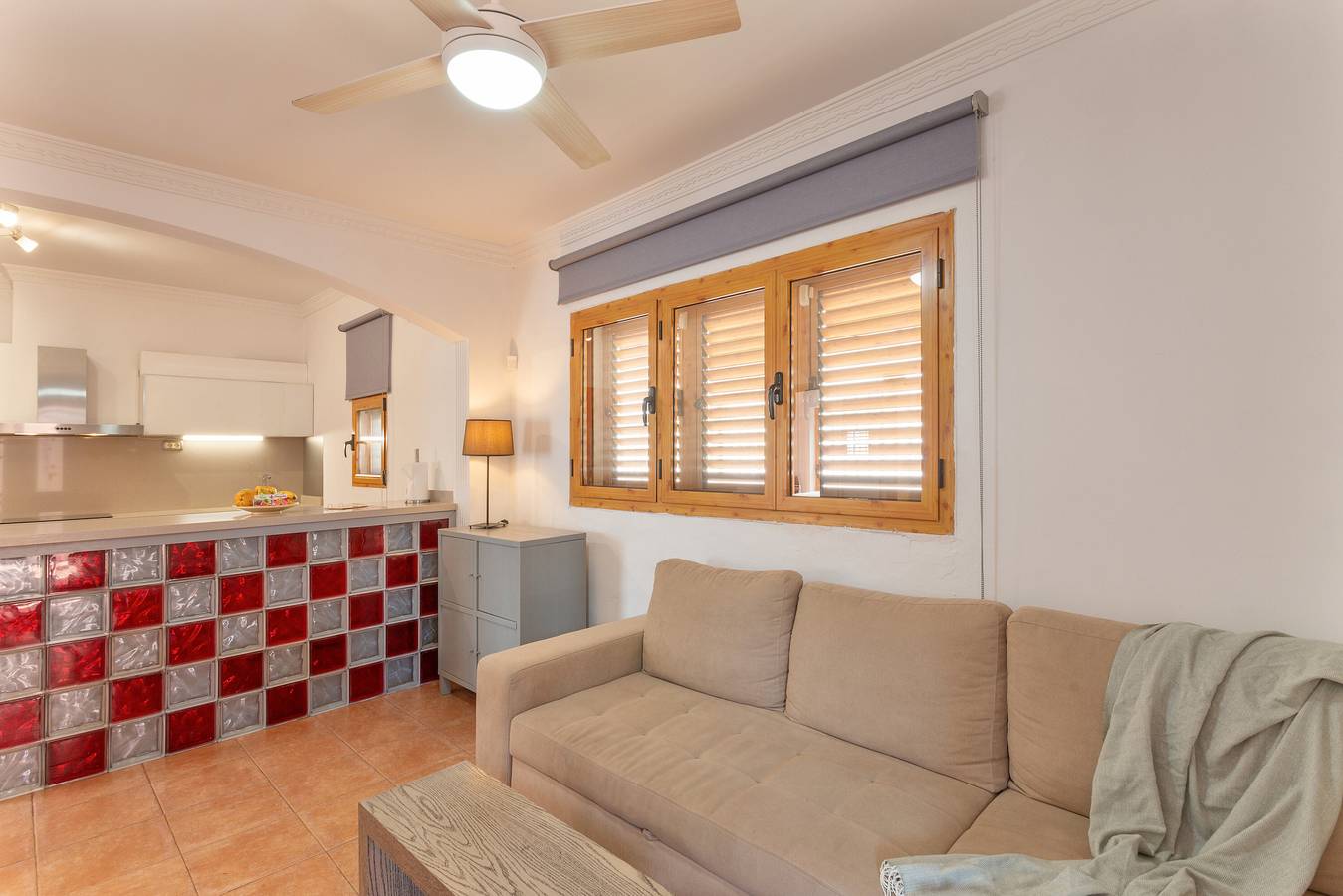 Entire apartment, Vacation 'Bungalow En Playa Del Inglés' with Shared Pool, Private Terrace and Wi-Fi in Maspalomas, San Bartolomé de Tirajana