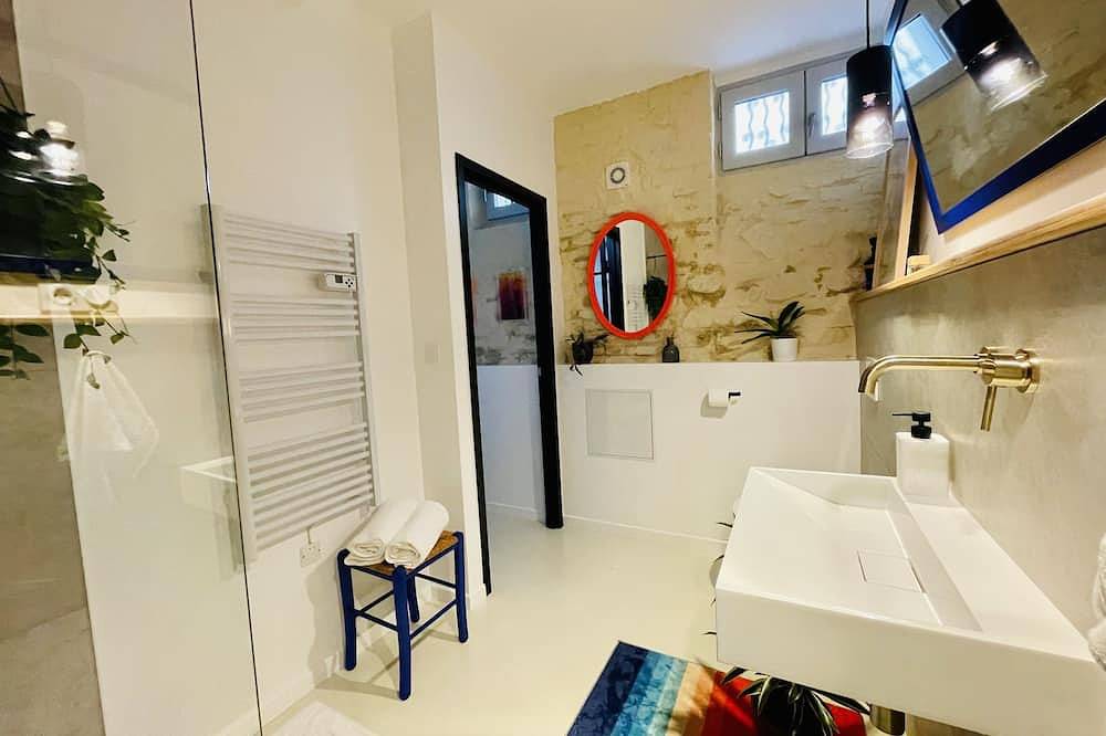 Ganze Wohnung, Studio Arty en Sous-sol Niché au Cœur dun Immeuble Remarquable Face aux Parcs! in Vichy, Vichy und Umgebung