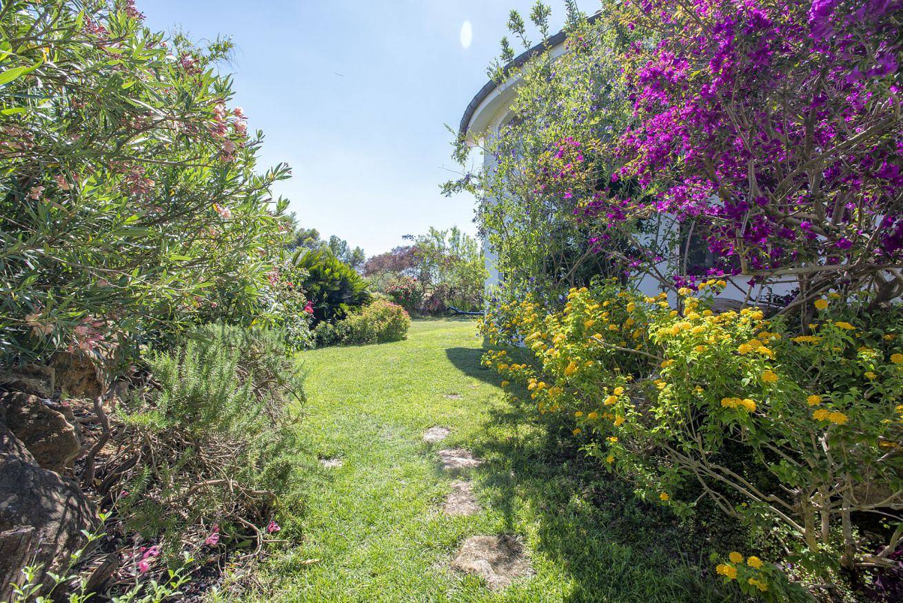 Hel lägenhet, Villa Fioretta Garden: Your  Countryside Escape with Pool, near Alghero's Beaches in Olmedo, Nurra
