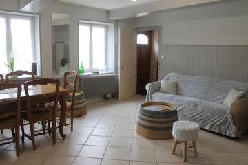 Gîte pour 6 personnes, avec jardin à Lancié