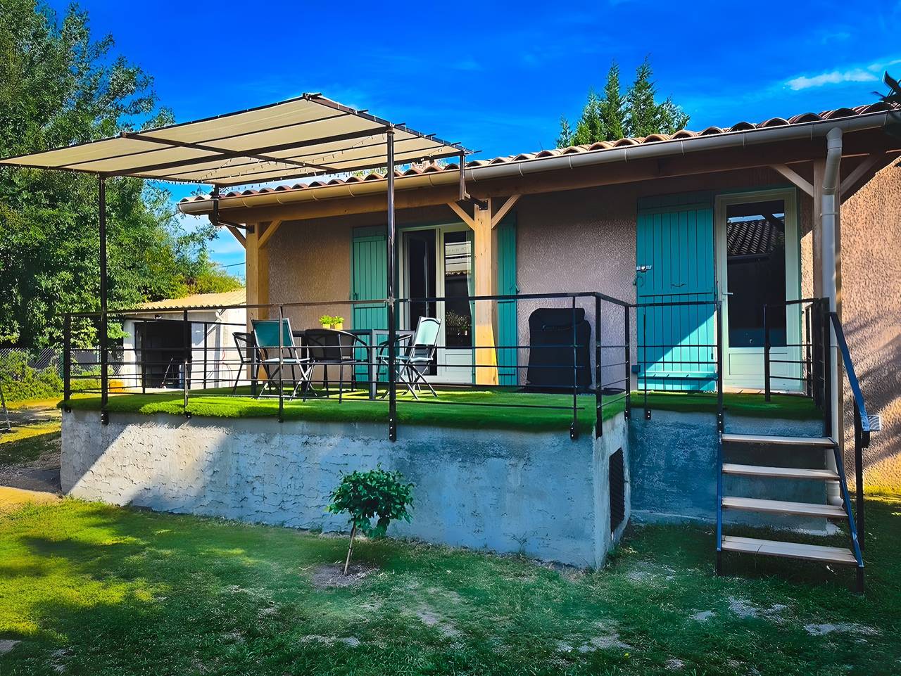 Mazet rénové avec terrasse privée, climatisation et Wi-Fi en Provence in Courthézon, Vaucluse