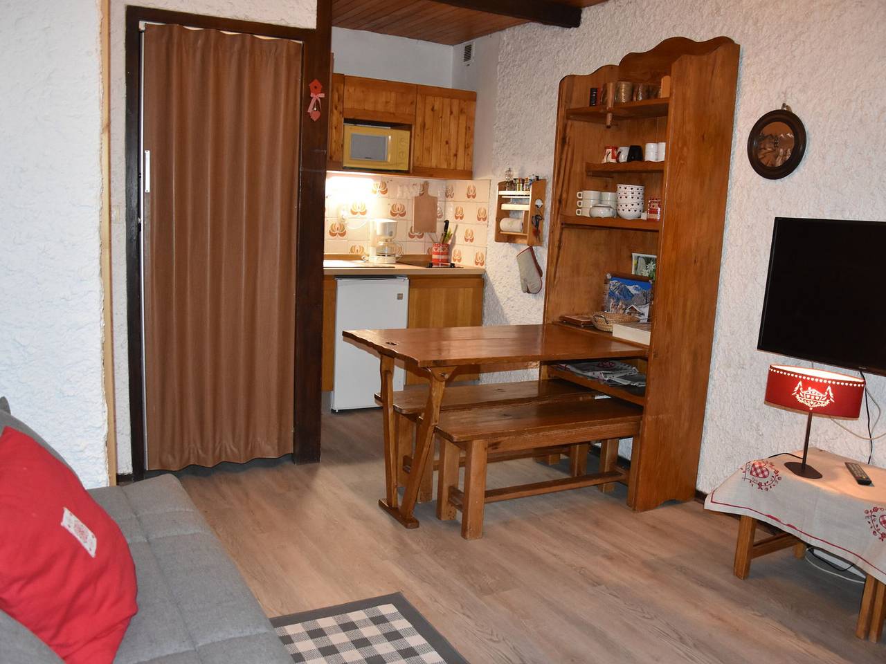 Entire studio, Studio for 4 people with terrace in Pralognan-la-Vanoise in Pralognan-la-Vanoise, Vanoise National Park