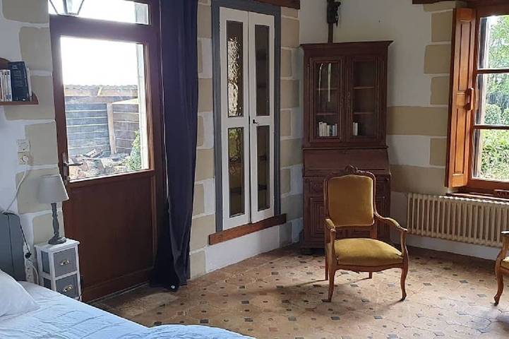 Location de vacances pour 9 personnes, avec jardin à Beaumont-la-Ronce - 3