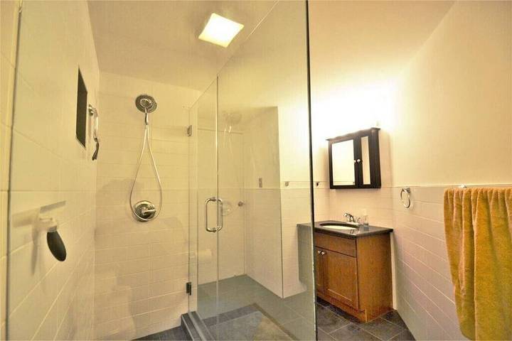 Vacation rental for 6 people, with hot tub, with pets in Philadelphia