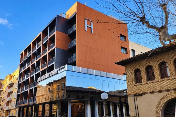 Hotel para 2 personas, con vistas además de piscina y terraza, Se admiten mascotas - 1