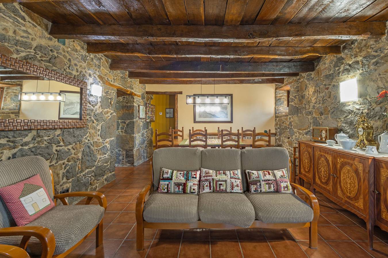 Maison de campagne "Cisquet" avec vue sur les montagnes, piscine partagée et Wi-Fi in Santa Maria de Besora, Pyrénées catalanes