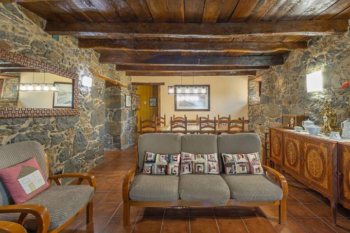 Casa rural 'Cisquet' con vistas a la montaña, piscina compartida y Wi-Fi in Santa María de Besora, Pirineo Catalan