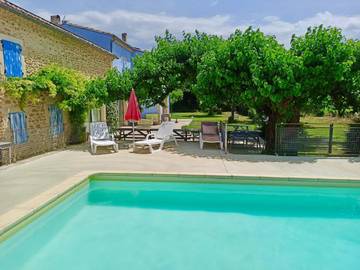 Gîte pour 2 personnes, avec jardin ainsi que vue et piscine à Richerenches