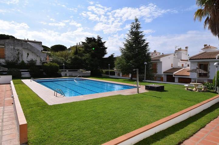 Apartamento de vacaciones para 6 personas, con piscina y balcón - 1