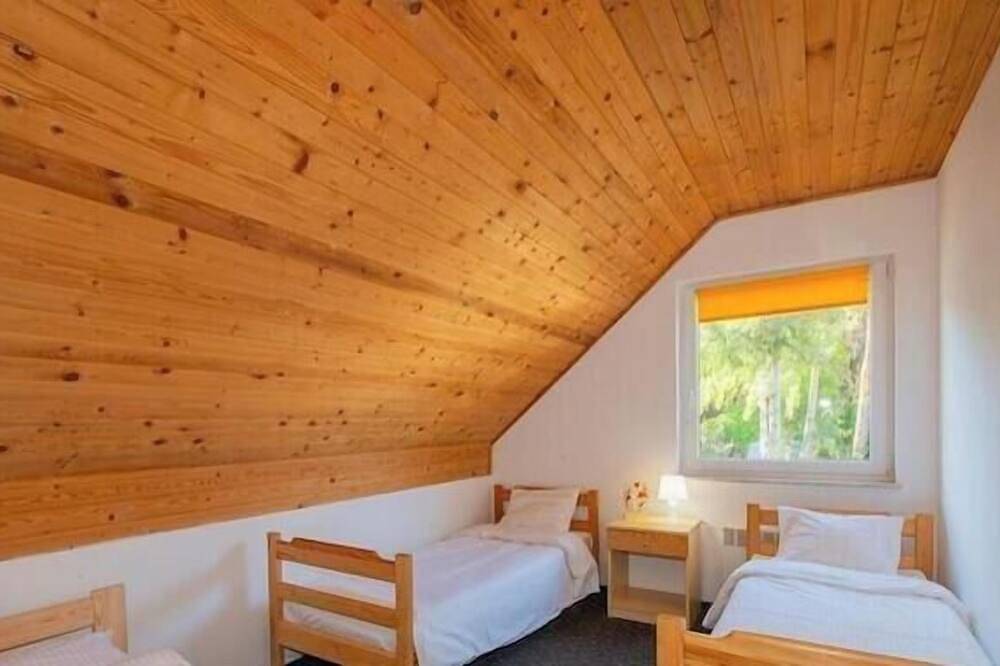 Komfortables Ferienhaus in Strandnähe, Sommerpool in Leba, Slowinzischer Nationalpark