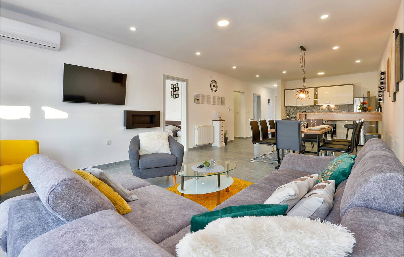 Reizende 2-Zimmer-Wohnung mit Pool, Terrasse und Grill in Gornji Kneginec, Varazdin