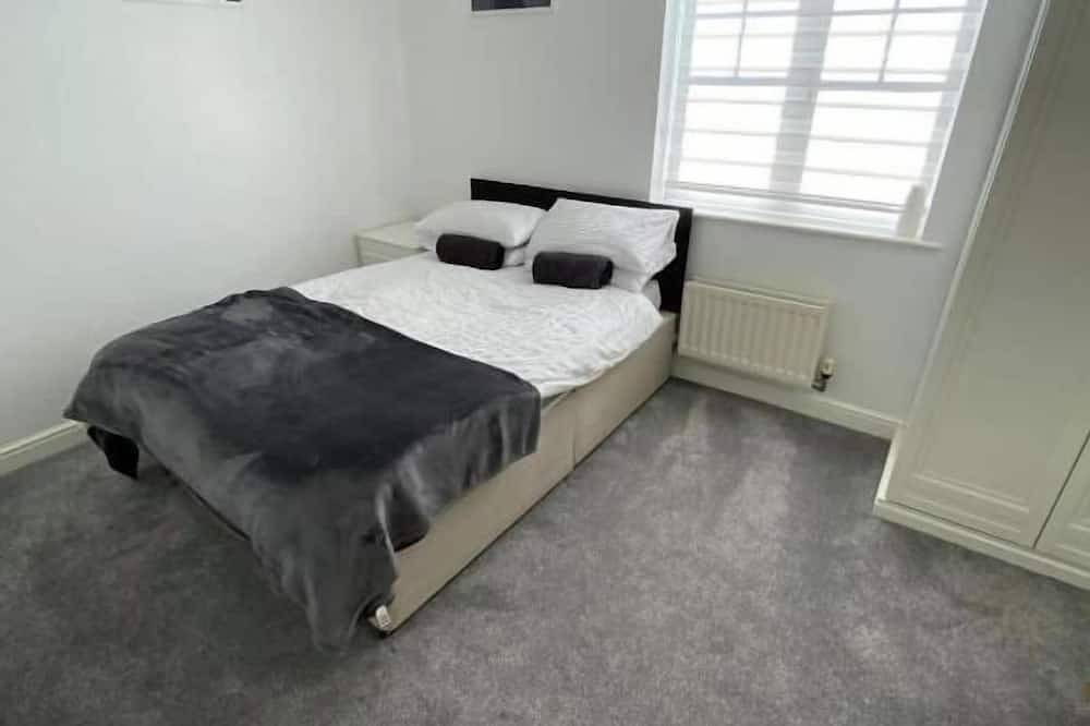 3 Bed House - Sleeps 6 - Parking - Wifi in Kent
