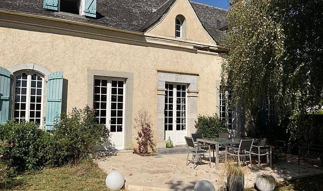Gîte pour 2 personnes, avec vue ainsi que terrasse et jardin à Laloubère