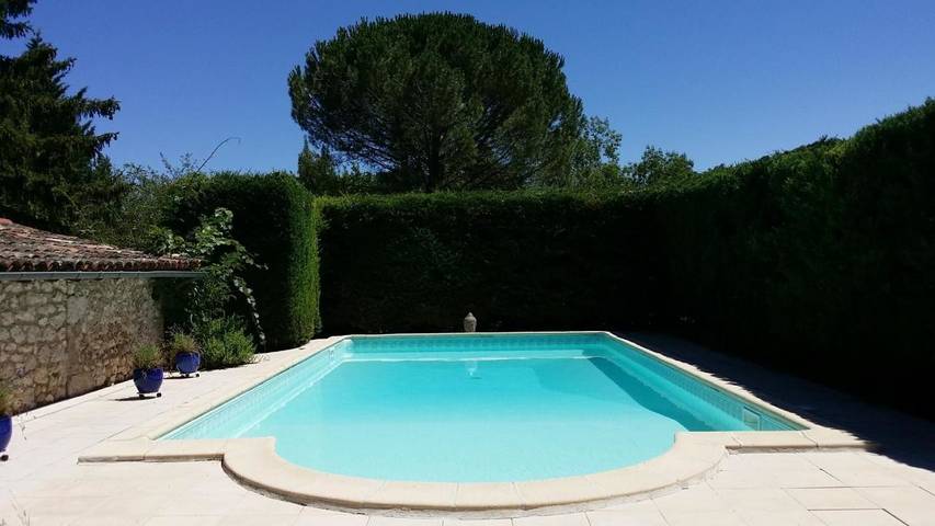 Chambre d’hôte pour 2 personnes, avec terrasse et piscine ainsi que vue et jardin
