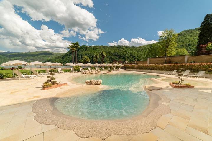 Appart’hôtel pour 2 personnes, avec Balcon et Jacuzzi ainsi que Terrasse et Jardin à Porto Ceresio