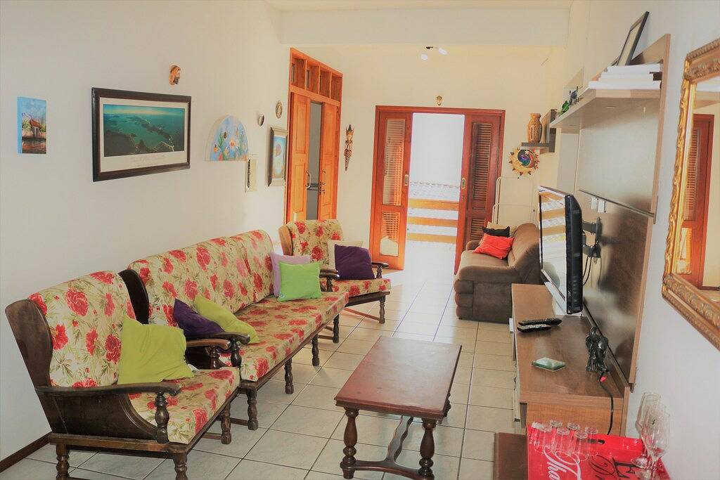 Schönes Haus mit 4 Schlafzimmer das Meer ein paar Meter vom Sand mit Blick auf in Pântano do Sul, Florianópolis