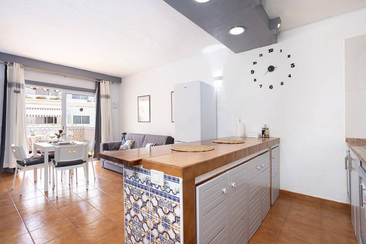 Entire apartment, Home2Book Radiant Apt, Pool & Terrace Las Américas in Playa de las Américas, Arona