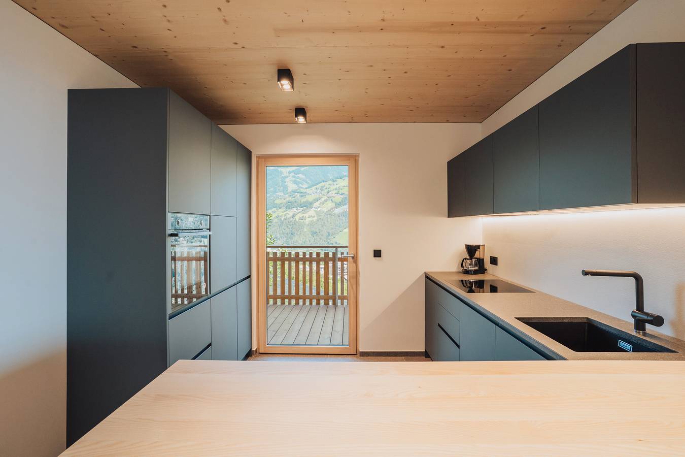 Ganze Wohnung, Apartment 'Huetterhof Apartement Huetter' mit Bergblick, privater Terrasse und Wlan in Kuens, Passeiertal