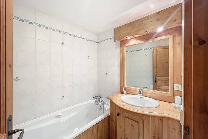 Einzelchalet mit Garage, Terrasse, Waschküche und ausgestatteter Küche in Sallanches, Pays du Mont-Blanc