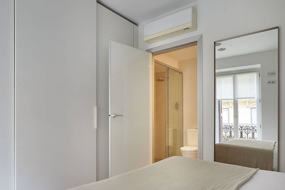 Entire apartment, Easo Suite 2B in Playa de la Concha, San Sebastian