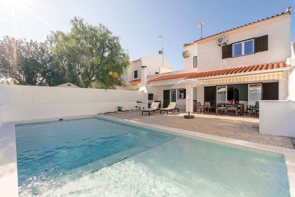 Vitamin Sea- Contemporary Beach Villa with heated pool in Altura, Faro Distrikt