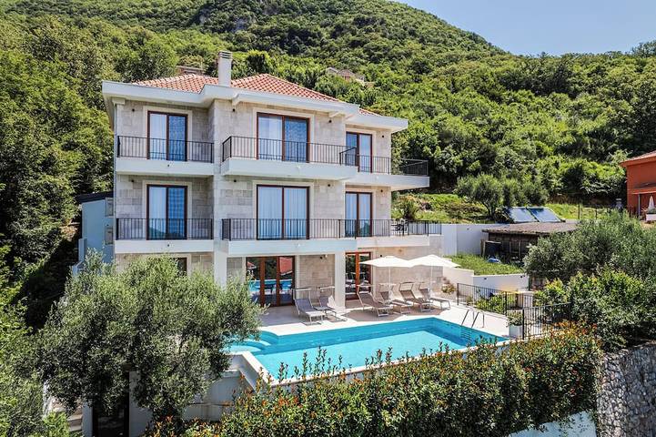 Ferienhaus für 8 Personen, mit Balkon und Garten in Montenegro