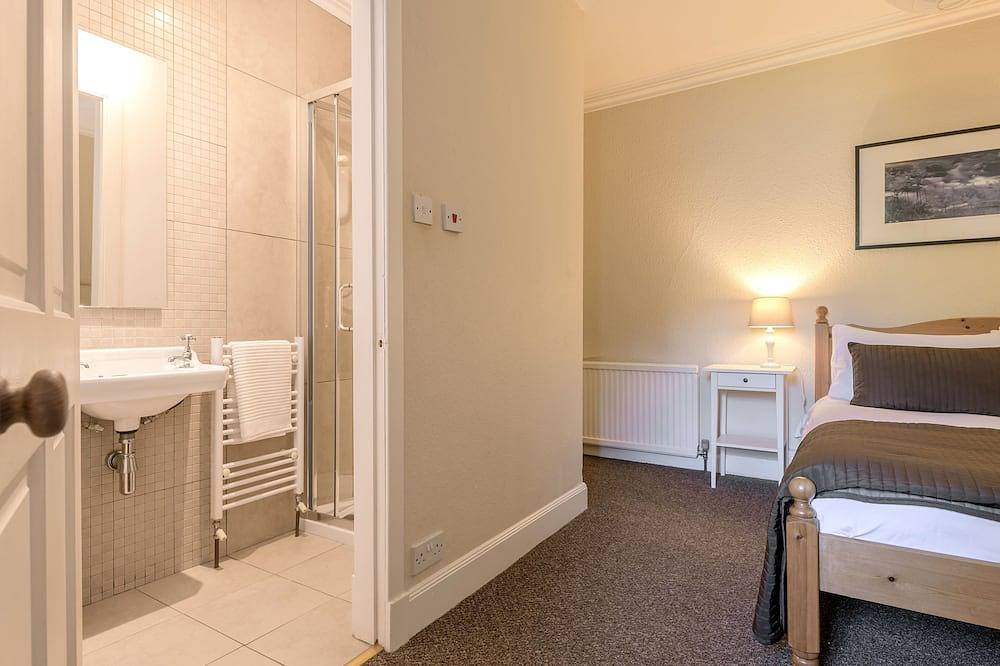 Mansefield House -  a cottage that sleeps 10 guests  in 5 bedrooms in Argyll & Bute