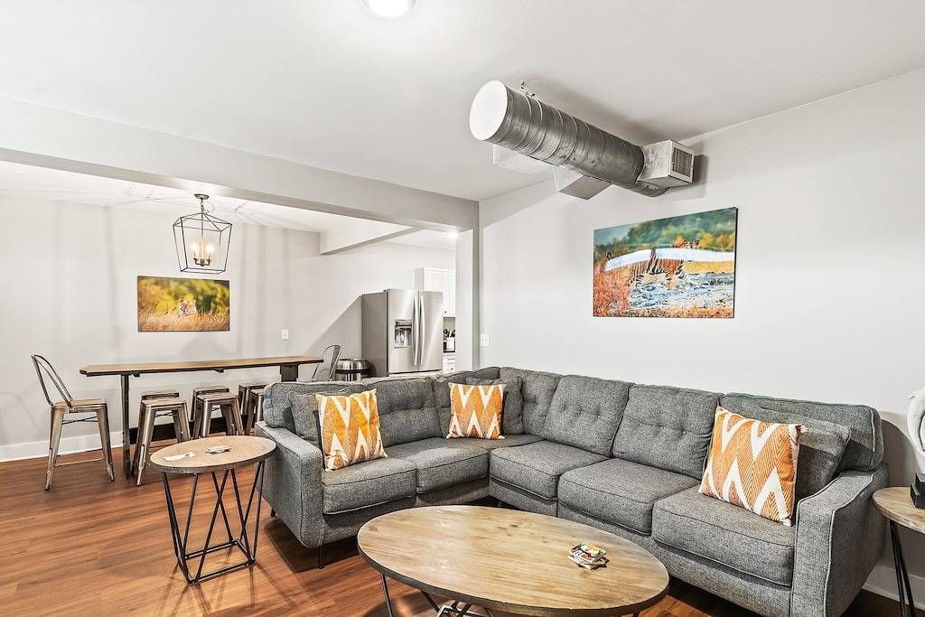 Ganze Wohnung, High End Custom Penthouse im Zentrum von Downtown Auburn in Auburn (AL), Alabama