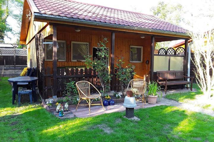 Bungalow für 4 Personen, mit Terrasse und Garten