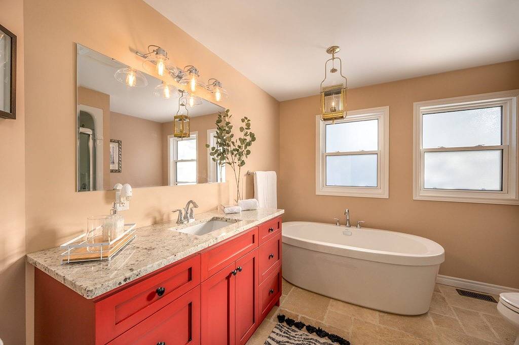 Pointe of View | Riverfront | Sled In/Out |Sleep 6 in Bancroft, Ontario